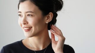 洗練・知的・きちんと感が漂うシーンレスデザイン “エッセンシャル一粒パールピアス/イヤリング”