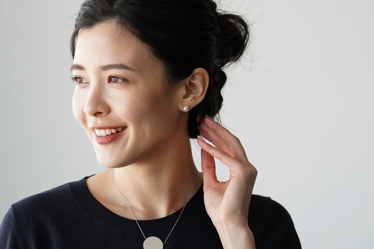 洗練・知的・きちんと感が漂うシーンレスデザイン “エッセンシャル一粒パールピアス/イヤリング”