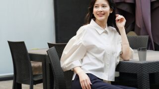 着るだけでサマになるシルエット、女性らしい軽やかさが魅力の“ブルーノサッカーシャツ”