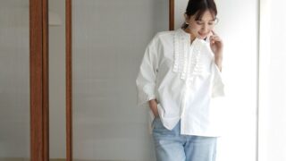 日常使いはもちろん、学校関係にお仕事、オケージョンまで馴染む万能アイテム “シャインタックリボンブラウス”　