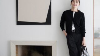 シンプル過ぎずに品良く日常に馴染み、大人の遊び心をさりげなく添える “アメリアニットカーディガン”