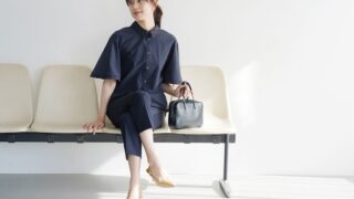 シンプルで気取らないエフォートレスシック、程よく漂う可愛らしさも魅力的な “ミスティブラウス”