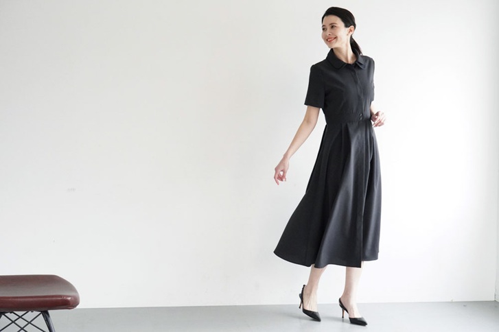 爽やかな素材で軽やかに着こなせる、洗練された存在感をもたらす大人のための1着 “ヘンリーワンピース”　
