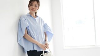 フェミニンなスリーブデザインがアクセント、優しげな雰囲気をまとう “レティブラウス”